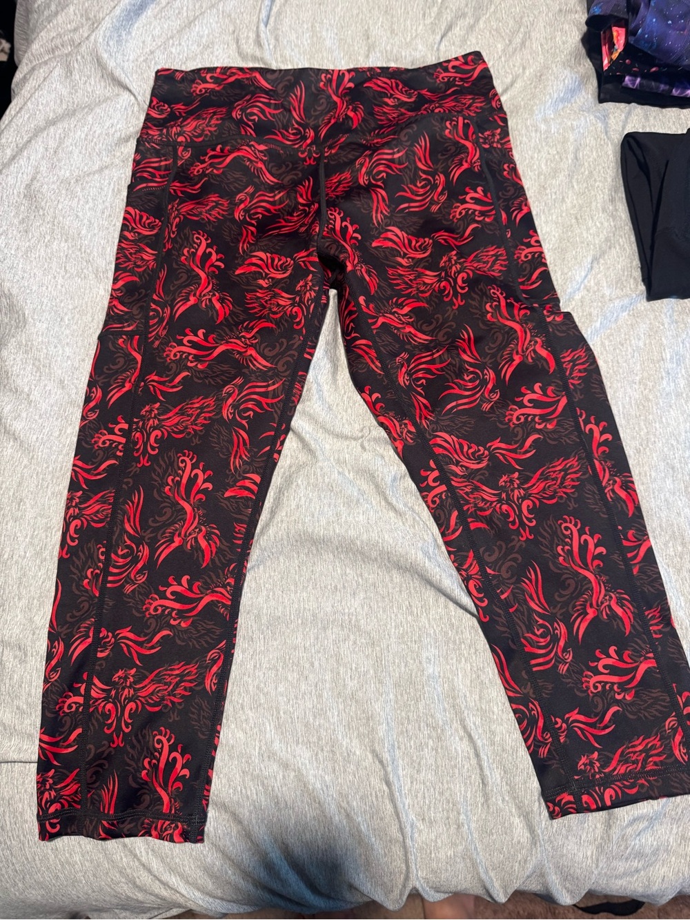 CVG Phoenix Rising Red Black Capri Leggings Size L